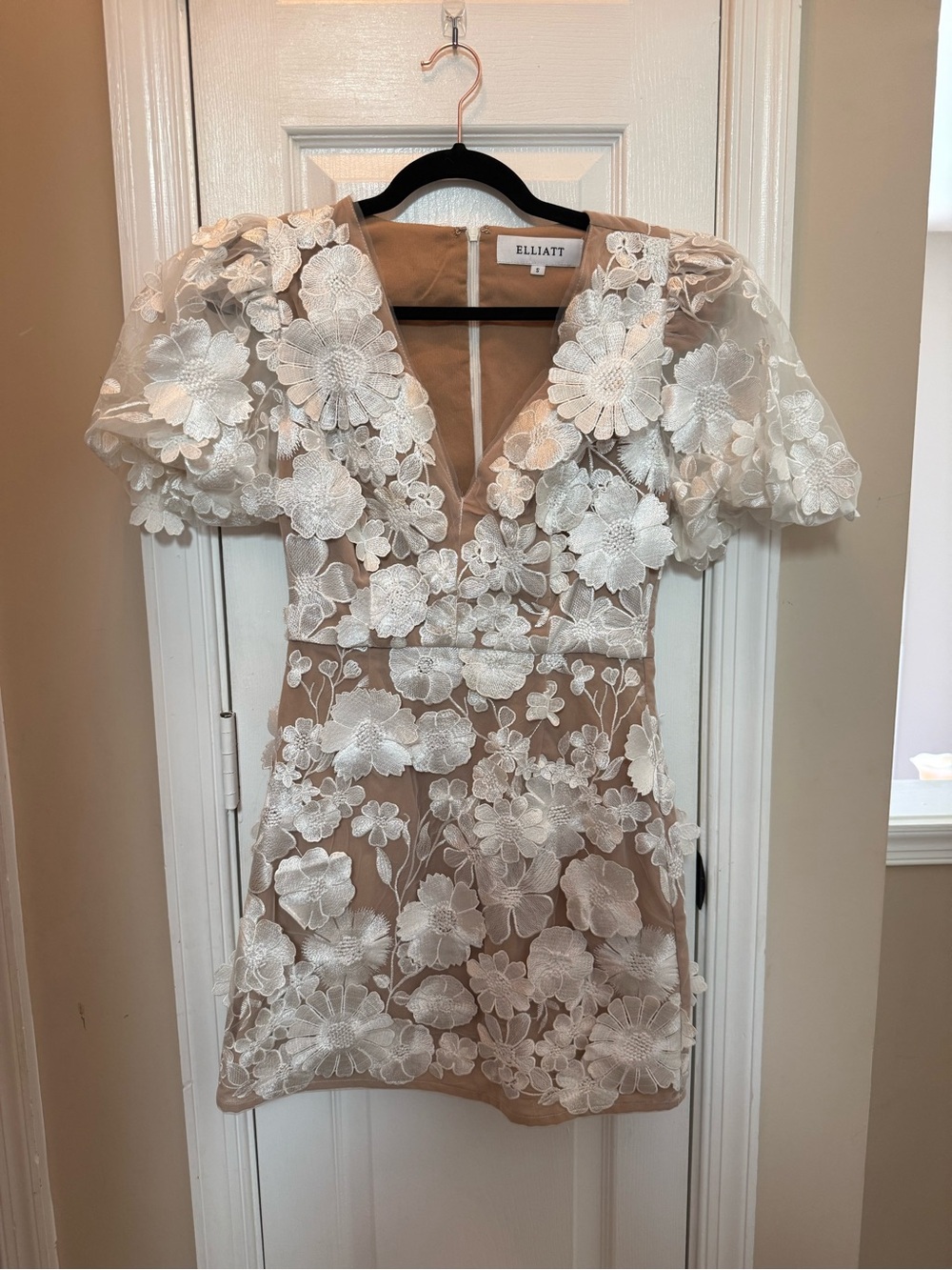 Elliatt Zayla White Floral Appliqué V-Neck Mini Dress on Nude Base
